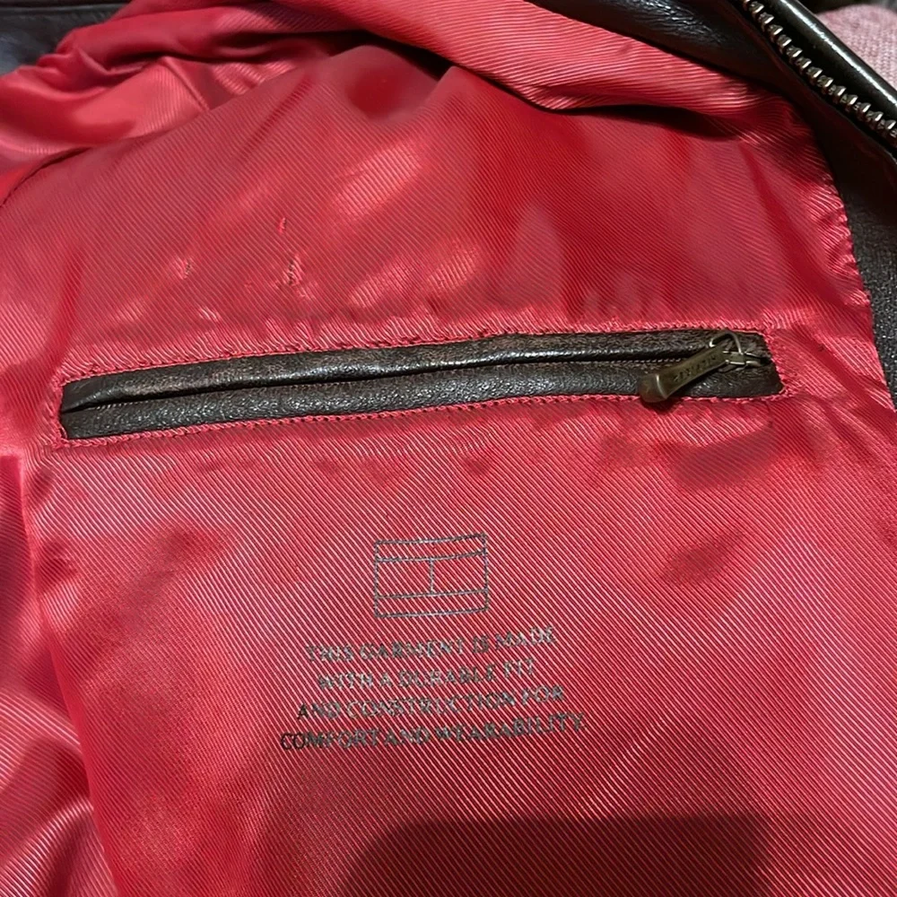 Tommy Hilfiger men’s brown leather silk lined medium jacket. Perfect condition. - Picture 6 of 8